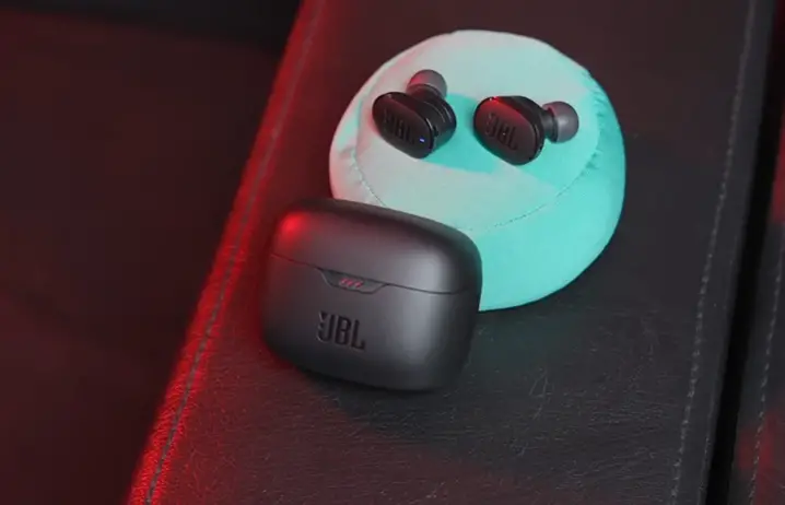 Place the jbl earbuds properly