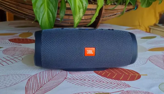  JBL Charge Essential features